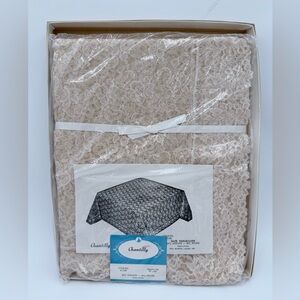 Vintage Shabby Chic Cottage Quaker Floral Lace Tablecloth 70x90